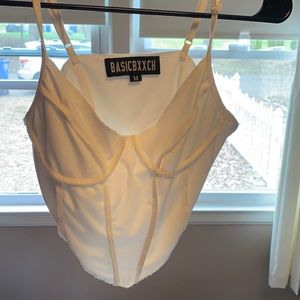 White tank that’s flatterrring!!! Cropped
